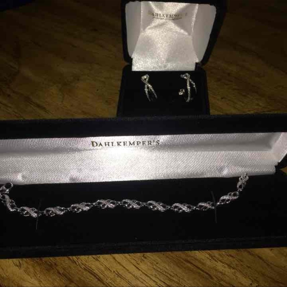 Set of diamond earrings and matching bracelet